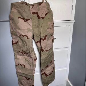 b.a. mens camo pants - great condition